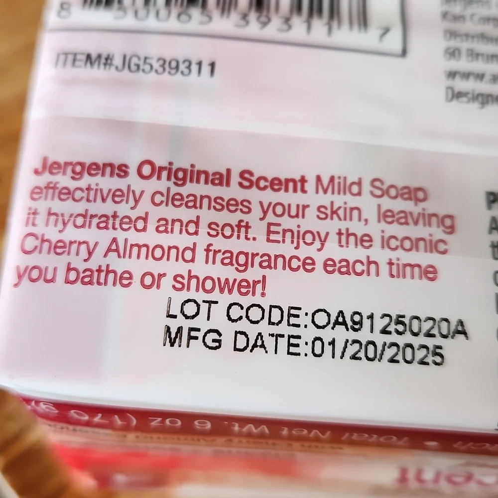 Jergens Moisturizing Hand Wash & Bar Soap Original Cherry Almond Essence‎